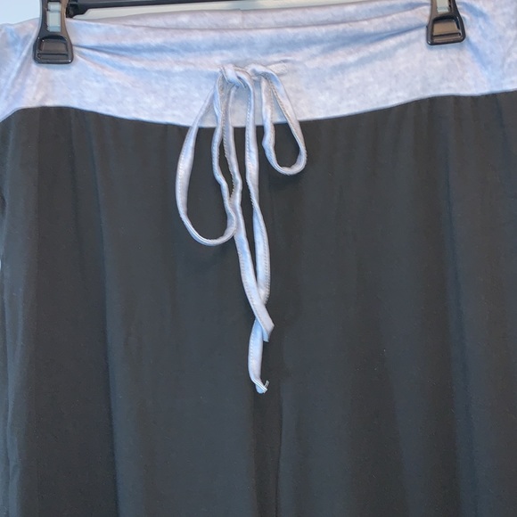 Cute Wide Leg Lounge/Sweat Pants XL Never been Worn Black with Gray Waist band - Picture 2 of 5